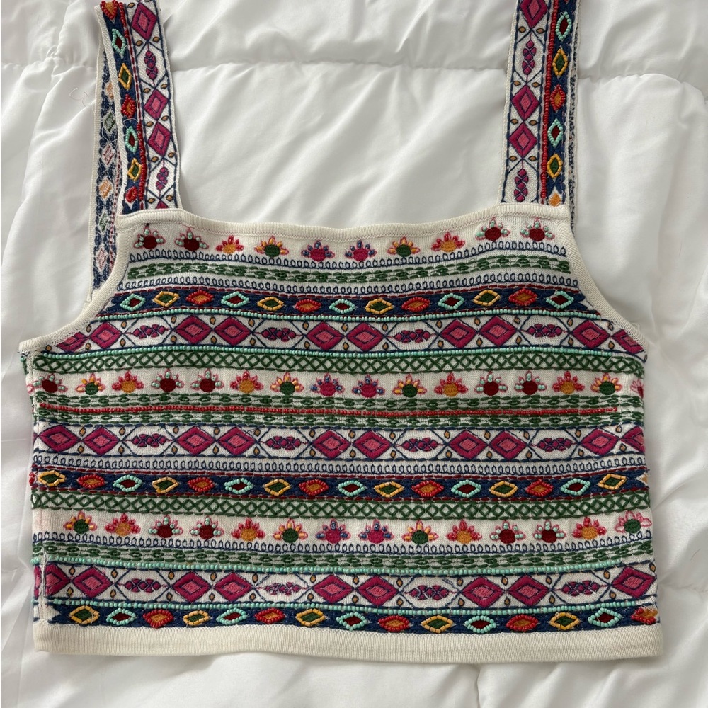 Vibrant Red Crop Top with Bold Patterns and Sleeveless Design-Used Condition